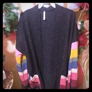 Soft cardigan with striped sleeves and pockets